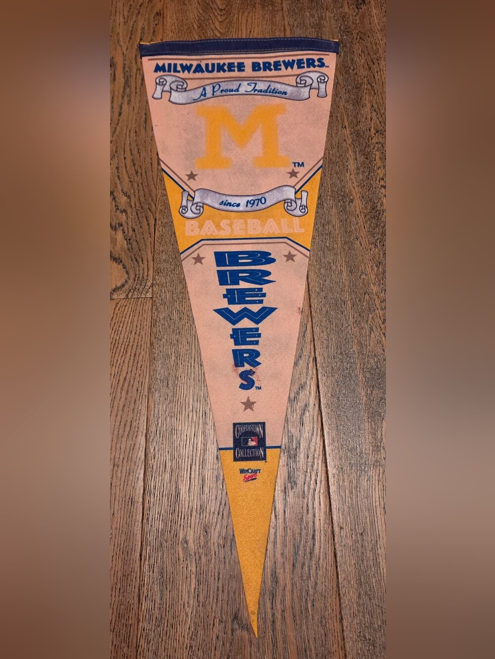 MLB - Wincraft - Cooperstown Collection - Milwaukee Brewers - Pennant - Vertical